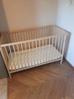 Lit bébé en bois brut, Kinderen en Baby's, Babywiegjes en Ledikanten, Ophalen, Zo goed als nieuw, Ledikant