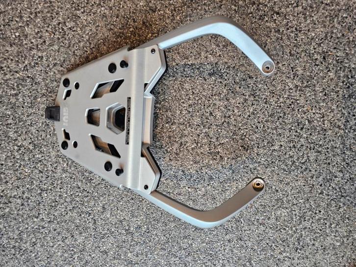 Bagagedrager en givi grondplaat, Motoren, Accessoires | Koffers en Tassen, Ophalen of Verzenden