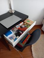 bureau ikea 40 euros, Huis en Inrichting, Kasten | Secretaires, Ophalen, Zo goed als nieuw