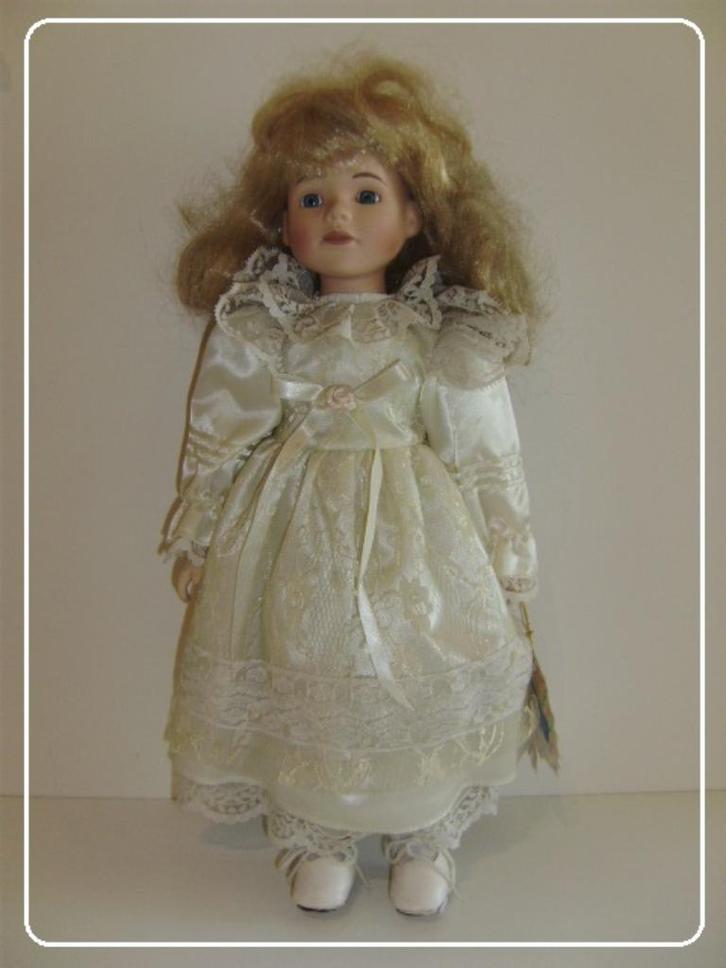 Pop >> THE PROMENADE COLLECTION  VICTORIA A << in porselein, Verzamelen, Poppen, Nieuw, Pop, Levensecht of Reborn, Ophalen