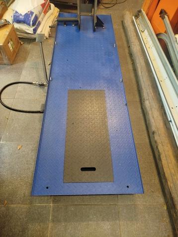 Motorheftafel 450 kg . beschikbaar voor biedingen