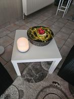 Belle table d'appoint, Enlèvement