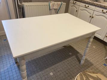 Keukentafel beschikbaar voor biedingen