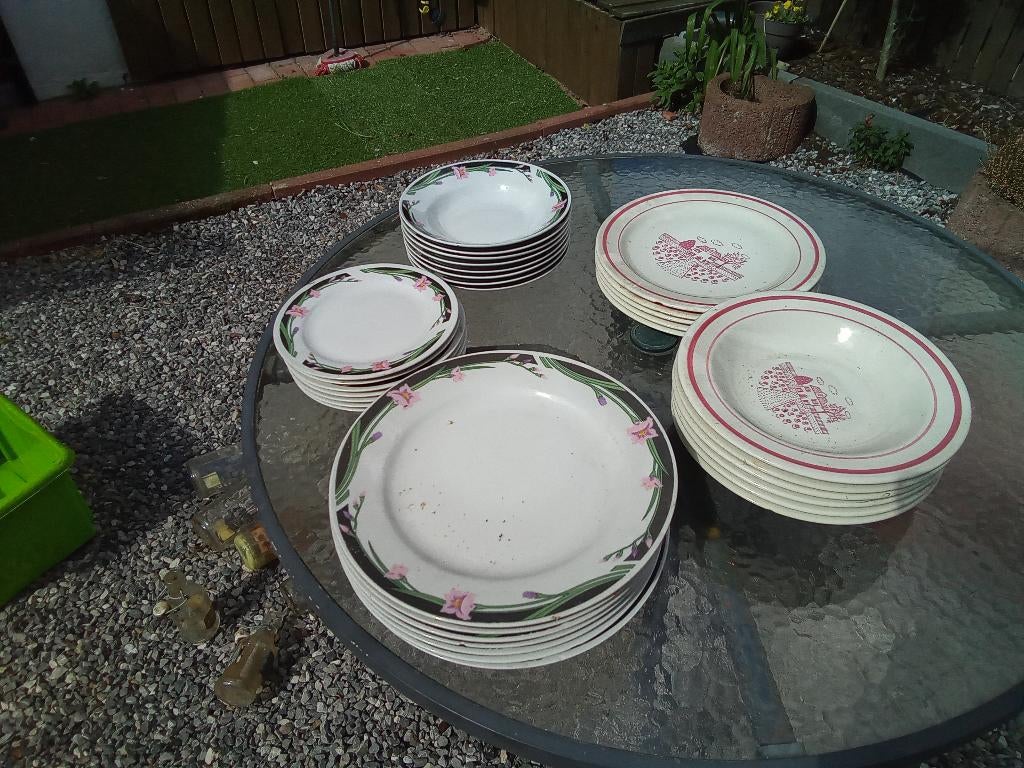 Lot de 32 assiettes, Maison & Meubles, Enlèvement, Utilisé