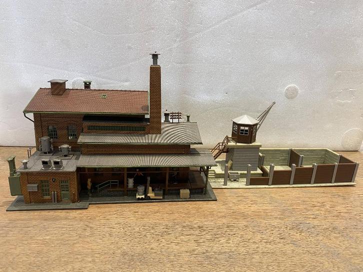 HO Faller 120253 kolen-/brandstofdepot (778), Hobby & Loisirs créatifs, Trains miniatures | HO, Utilisé, Pont, Tunnel ou Bâtiment