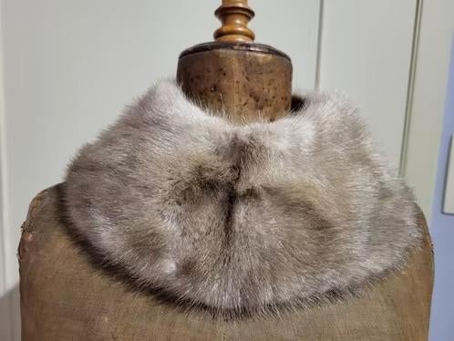 Écharpe en vison avec crochets, Antiquités & Art, Antiquités | Vêtements et Textile, Enlèvement