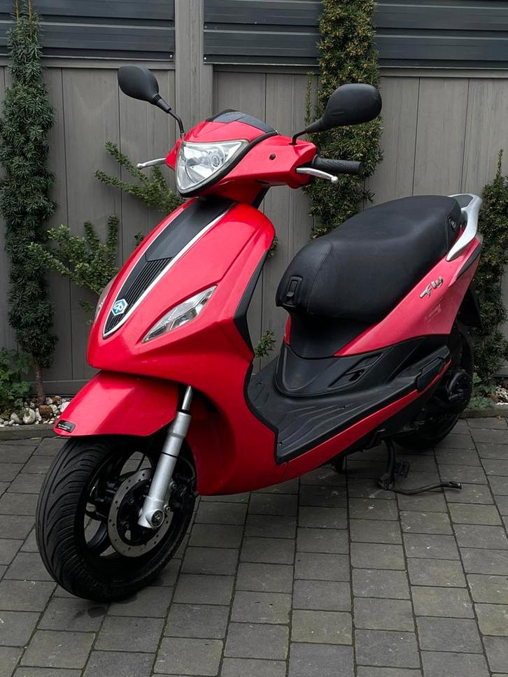 Piaggio New Fly | B Klasse | Ferrari Rood |Originele Scooter, Fietsen en Brommers, Scooters | Piaggio, Gebruikt, Fly, Klasse B (45 km/u)