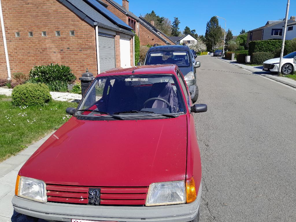 Peugeot 205 XL de 1989, Rouge, Achat, Boîte manuelle, 5 places