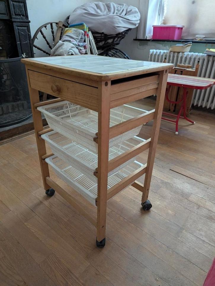 Petite desserte sur roulette avec casier de rangement, Maison & Meubles, Tables | Dessertes, Utilisé, 25 à 50 cm, Moins de 50 cm