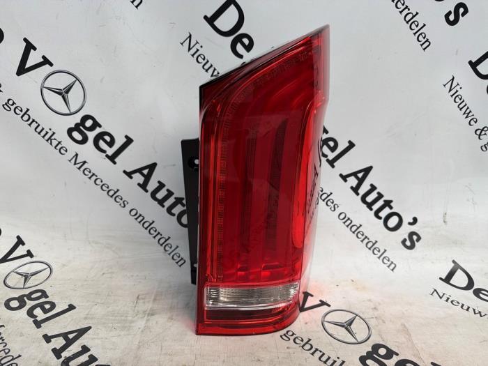 Feu arrière droit d'un Mercedes V-Klasse, Autos : Pièces & Accessoires, Éclairage, Mercedes-Benz, Neuf, 3 mois de garantie, Enlèvement ou Envoi