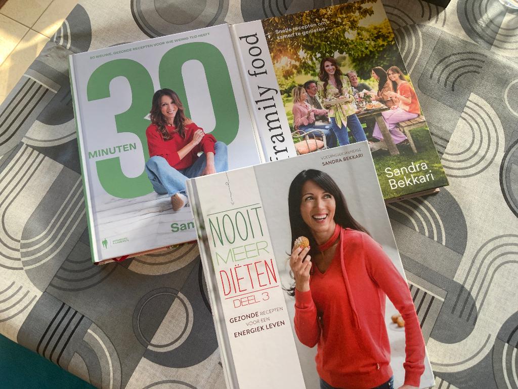 Sandra Bekkari, framily food, 30 minuten. Nmd3, Boeken, Ophalen of Verzenden, Zo goed als nieuw