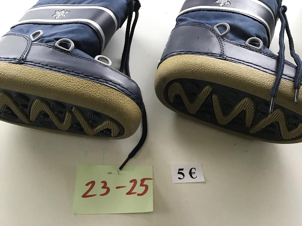 1 paar kinder laarzen maat 23/25 voor 5 euro, Ophalen of Verzenden, Zo goed als nieuw, Laarzen
