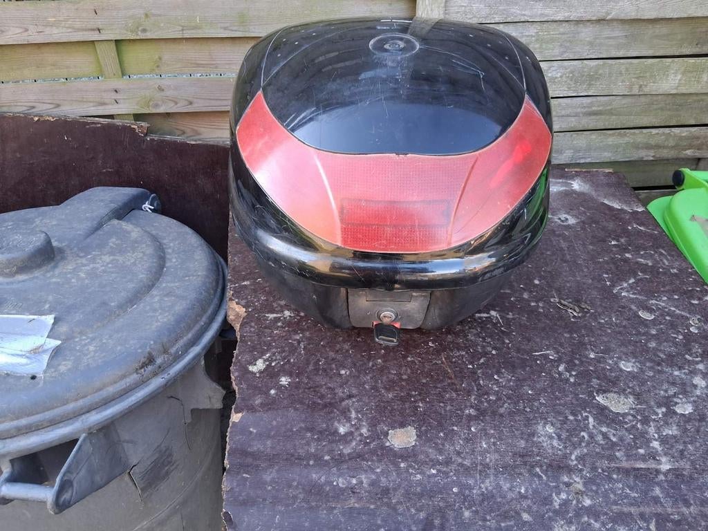 Scooter koffer in zeer goed staat, Vélos & Vélomoteurs, Pièces de cyclomoteur | Puch, Enlèvement