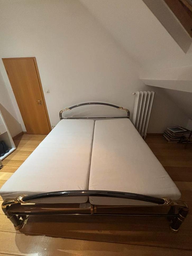 Lit double et de deux tables de chevet, Maison & Meubles, Chambre à coucher | Lits, Utilisé, Deux personnes, Autres matériaux