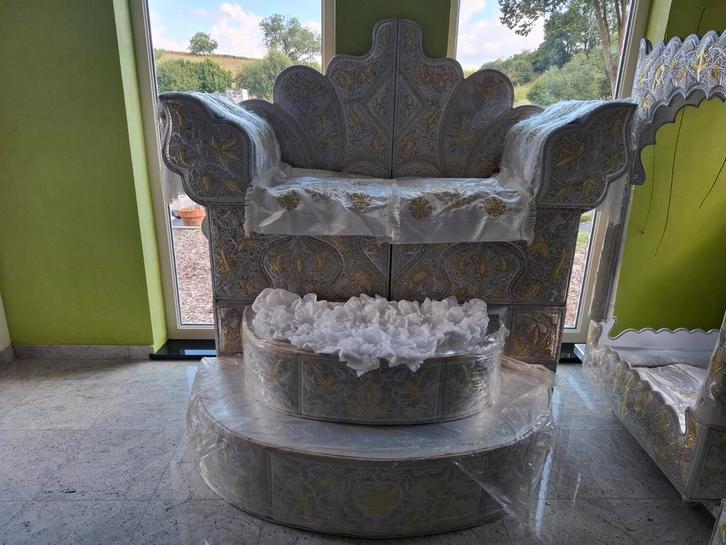 Trône de mariage et 2 Amarya neuve, Vêtements | Femmes, Vêtements de mariage & Accessoires de mariage, Enlèvement