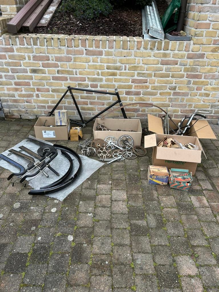 Lot oude fietsonderdelen, Vélos & Vélomoteurs, Vélos Pièces, Cadre, Enlèvement