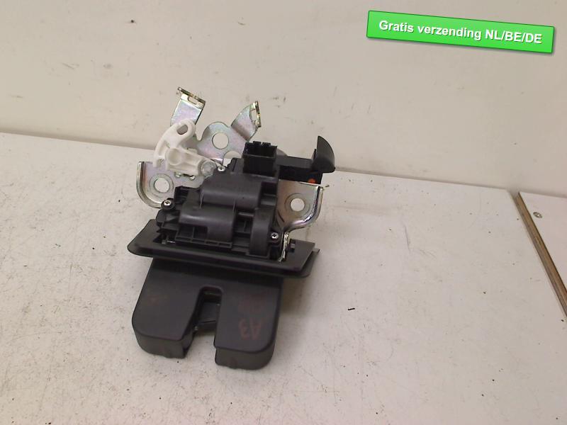 SERRURE COFFRE Audi A3 Sportback (8VA / 8VF) (8R0827505), Dhr. R. de Gouw, Haillon arrière, Audi, Utilisé