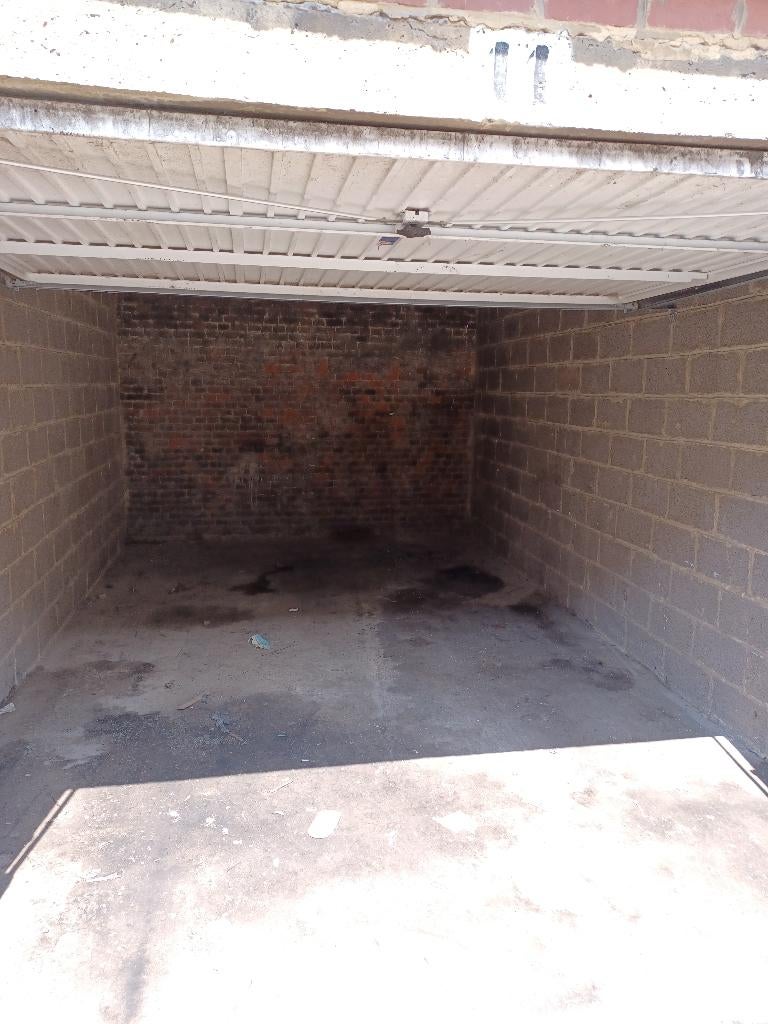 Grand garage de 18m2 à louer à Marchienne, Immo, Garages & Places de parking, Charleroi