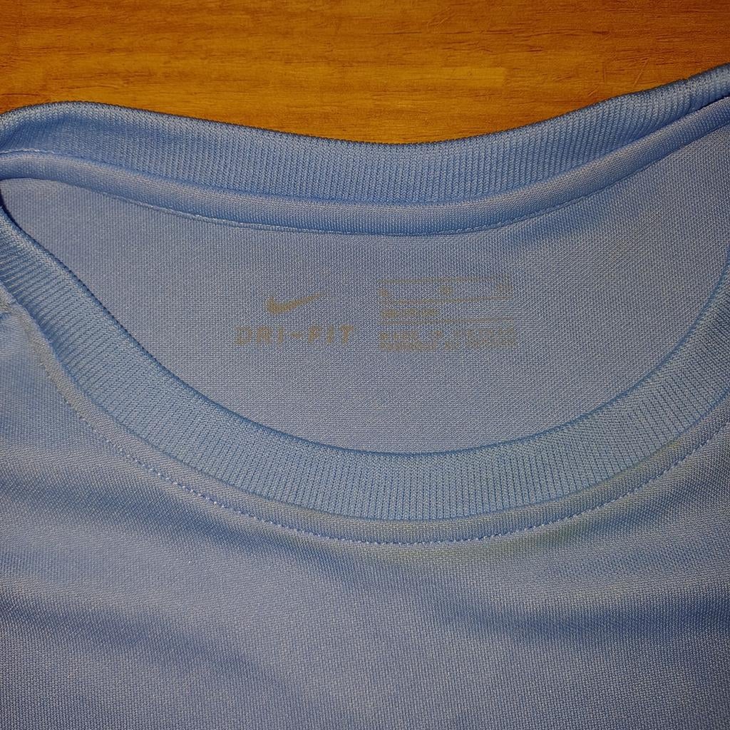 Nike sport shirt, Vêtements | Femmes, T-shirts, Enlèvement