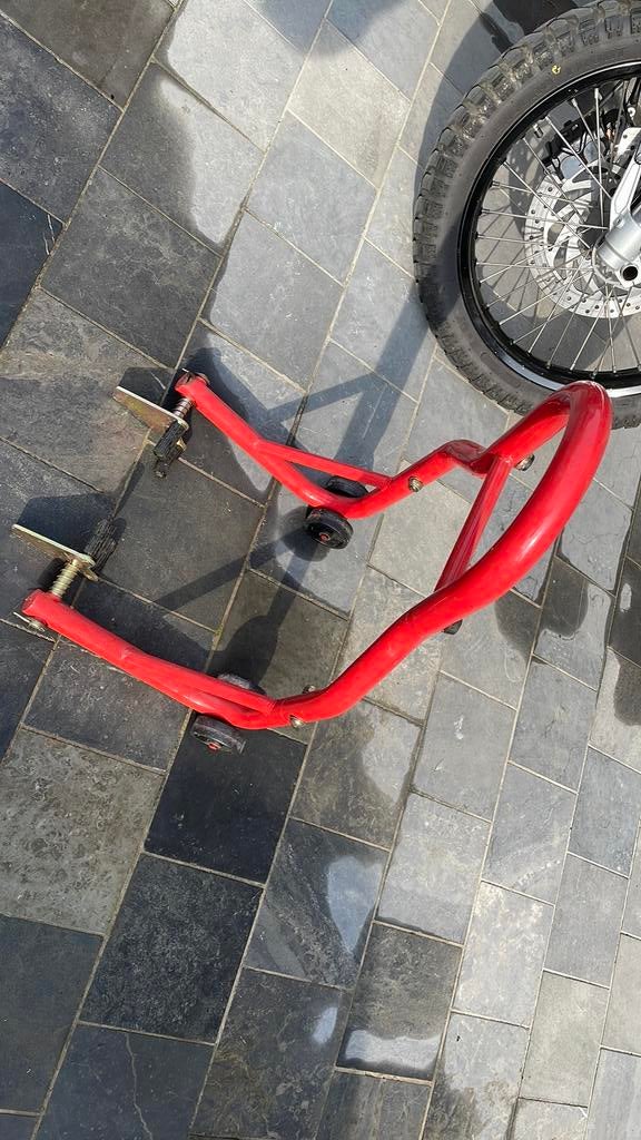 Bequille fourche avant moto, Enlèvement