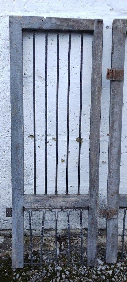 Anciennes portes de pigeonnier, Enlèvement