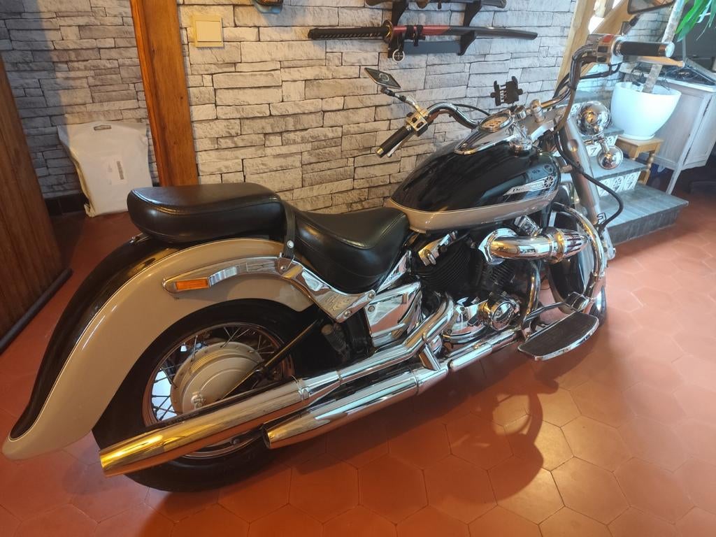 Magnifique Yamaha Dragstar 650 entièrement chromé 27dkm homo, Motos, Particulier, Neuf, Chopper