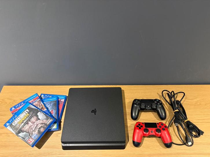 PS4 Slim 1TB + 2 manettes + jeux, Games en Spelcomputers, Spelcomputers | Sony PlayStation 4, Zo goed als nieuw, Slim, 1 TB, Met 2 controllers