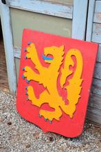 houten wapenschild, Ophalen