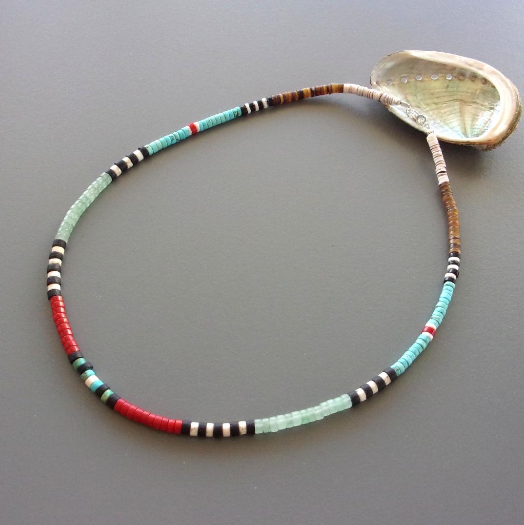 Collier pour homme ou femme en turquoises et corail Surfeur, Bijoux, Sacs & Beauté, Neuf, Enlèvement ou Envoi, Avec pierre précieuse
