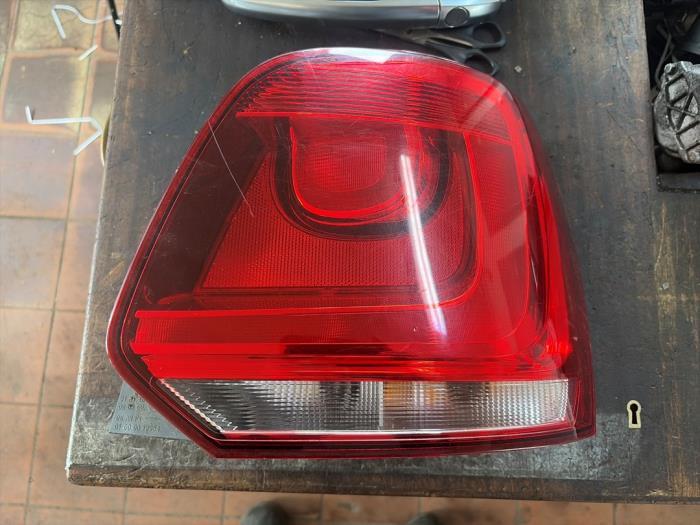 Feu arrière droit d'un Volkswagen Polo, Autos : Pièces & Accessoires, Éclairage, Volkswagen, Utilisé, 3 mois de garantie, Enlèvement ou Envoi