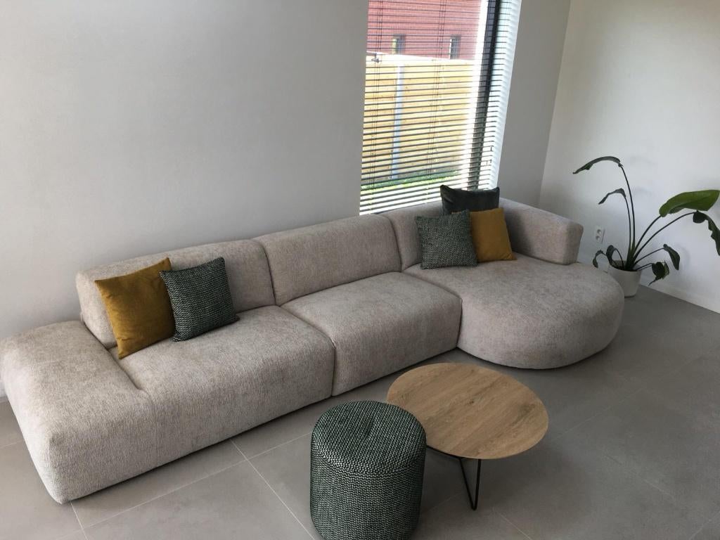 Juntoo moderne lichte en ruime zetel met ligstuk, Maison & Meubles, Canapés | Salons, Comme neuf, Banc d'angle, Quatre personnes ou plus