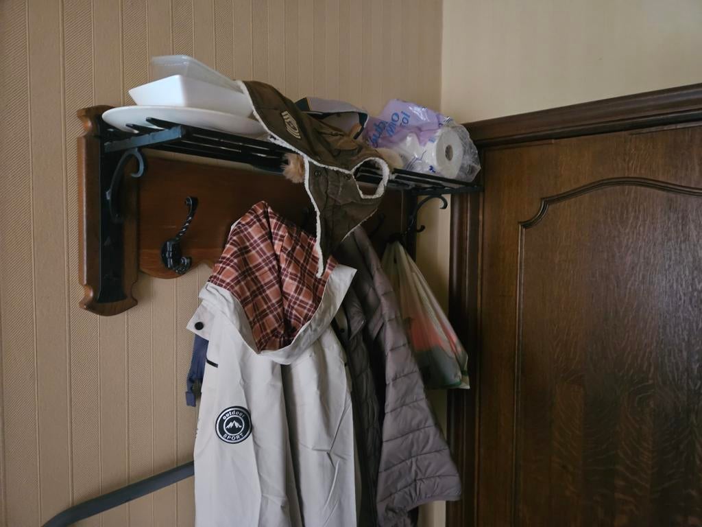 Porte-manteau pratique, en bon état, Enlèvement