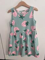 Kleedje Aardbei - maat 122/128, Enfants & Bébés, Vêtements enfant | Taille 122, Enlèvement, Utilisé, Fille, Robe ou Jupe