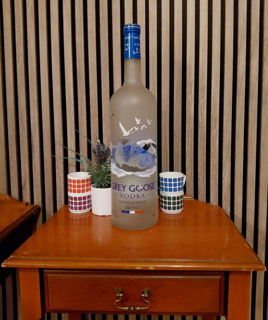 Bouteille de paysage de montagne Grey Goose Altius 4,5 L en, Maison & Meubles, Tables | Tables de salon, Enlèvement, Verre