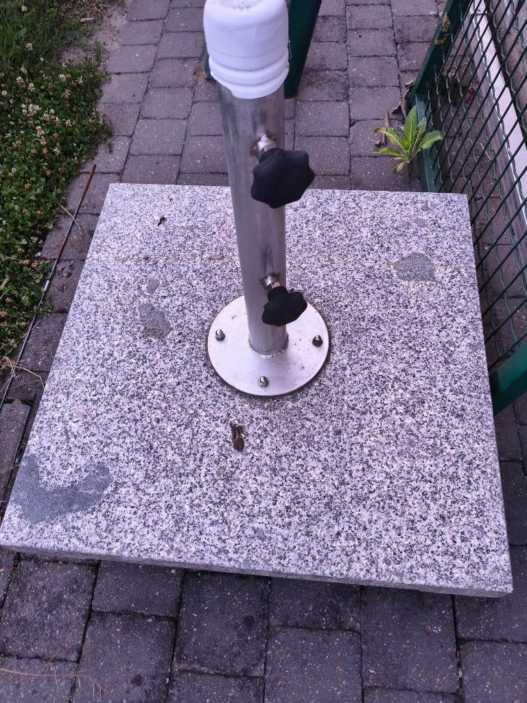 base de parasol en granit, nouveau tube inox 60 x 60 cm, Enlèvement, Comme neuf, Base de parasol