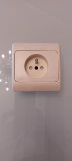 1 prise crème NIKO, Bricolage & Construction, Électricité & Câbles, Enlèvement ou Envoi