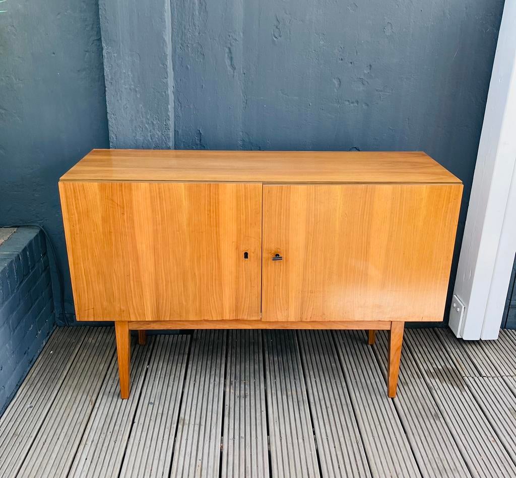 Midcentury dressoir. Vintage kast. Teak, Ophalen, Met deur(en), 100 tot 150 cm, Zo goed als nieuw