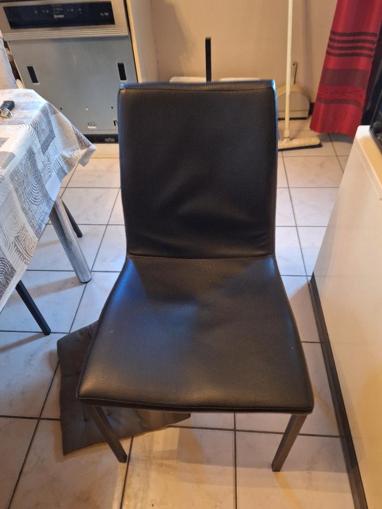 4 zwarte keukenstoelen in kunstleder, Huis en Inrichting, Stoelen, Ophalen, Kunststof, Zwart, Zo goed als nieuw