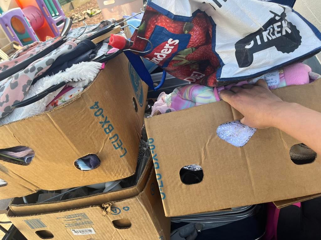 Grote hoeveelheid rommelmarktspullen, Ophalen, Zo goed als nieuw