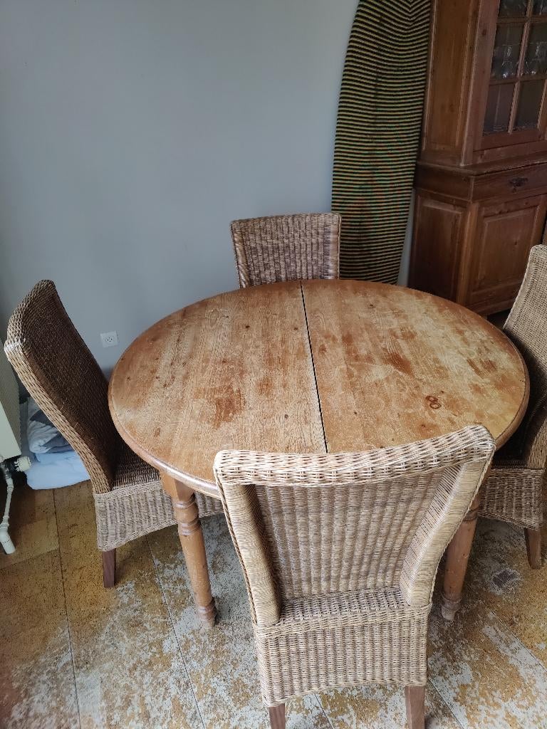 Ronde houten eettafel + 4 rotan stoelen – stevige set, Huis en Inrichting, Tafels | Eettafels, Ophalen
