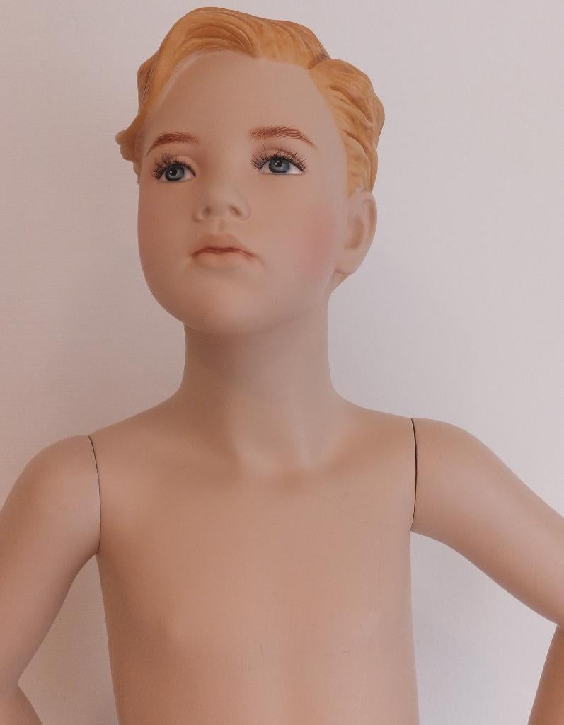 etalagepop jongen 6 à 8 jaar, perfecte staat!, Antiek en Kunst, Curiosa en Brocante, Ophalen