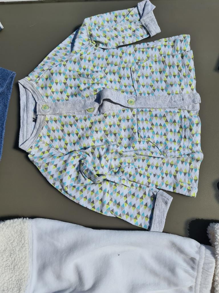 cardigan, gillet, trui met knopen 3m 62cm, Kinderen en Baby's, Babykleding | Maat 62, Ophalen, Zo goed als nieuw