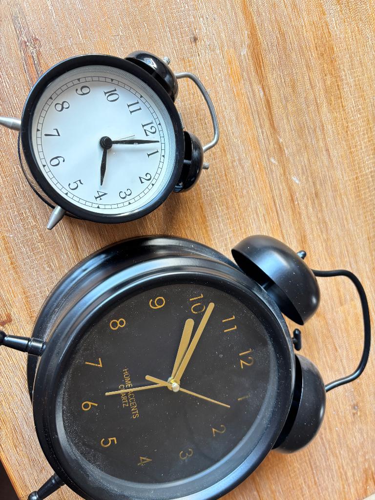 Wekker klok nachtkastje, Enlèvement, Comme neuf, Analogique