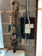 Antieke waterpomp, Ophalen