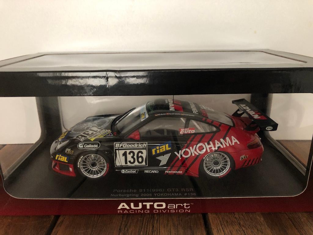 Autoart Porsche 996 GT3 RSR #136 Yokohama Nürburgring 2005, Hobby en Vrije tijd, Modelauto's | 1:18, Zo goed als nieuw, Auto, Autoart