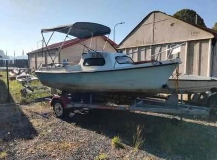 Bateau moteur avec remorque, Watersport en Boten, Vis- en Consoleboten