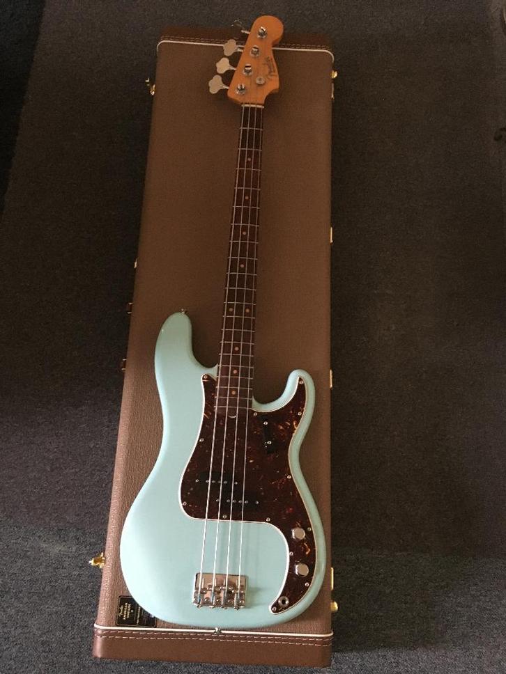 Fender American Vintage II 1960 Precision Bass - daphne blue, Musique & Instruments, Instruments à corde | Guitares | Basses, Comme neuf