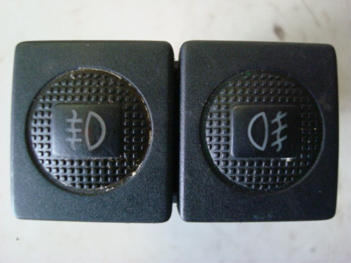 Commutateur feu antibrouillard d'un Volkswagen Corrado, Autos : Pièces & Accessoires, Tableau de bord & Interrupteurs, Volkswagen