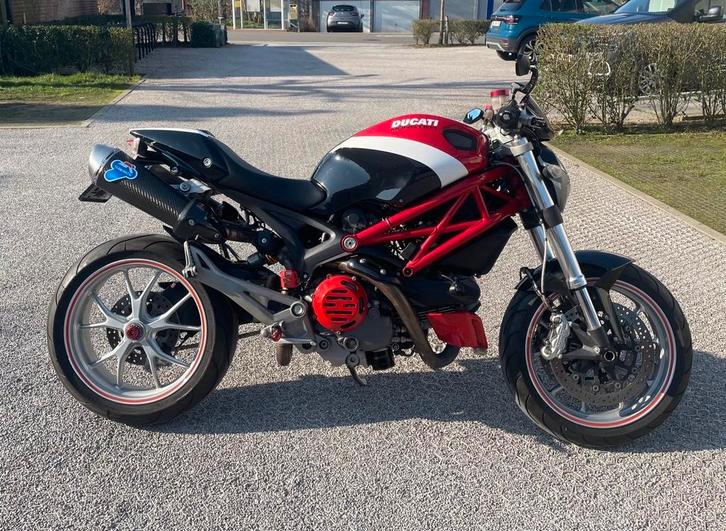 Ducati Monster 1100, Motoren, Motoren | Ducati, Particulier, Naked bike, meer dan 35 kW, 3 cilinders, Motorrijbewijs A, ABS, LED Verlichting