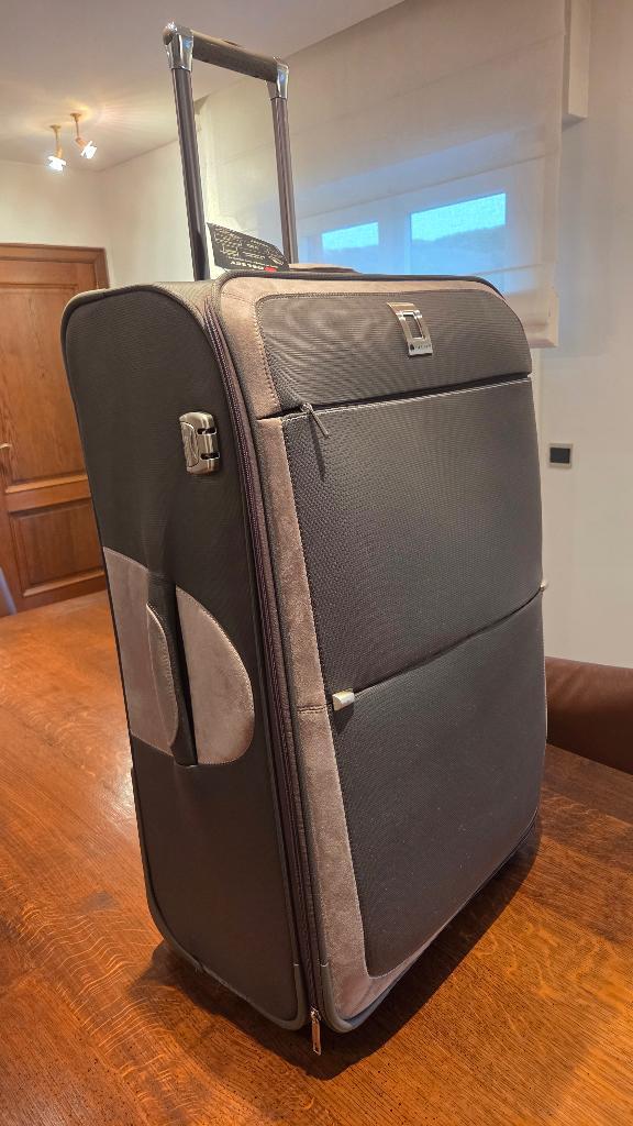 Mooie reiskoffer Delsey Paris, Handtassen en Accessoires, Koffers, Nieuw, Zacht kunststof, 60 tot 70 cm, 45 tot 55 cm, Slot, Uitschuifbare handgreep
